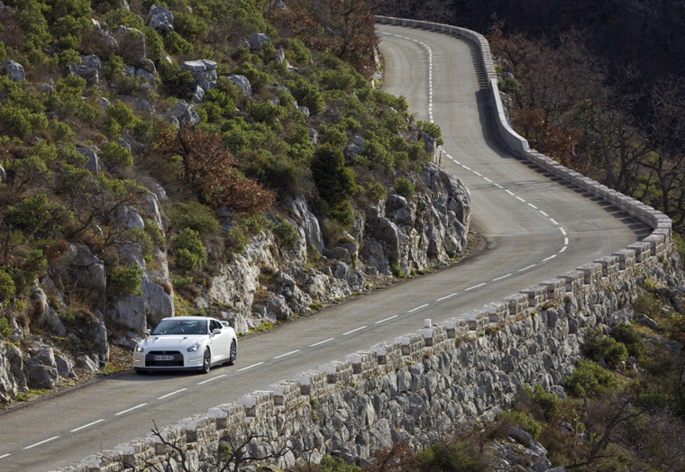 2011 Nissan GT-R Picture